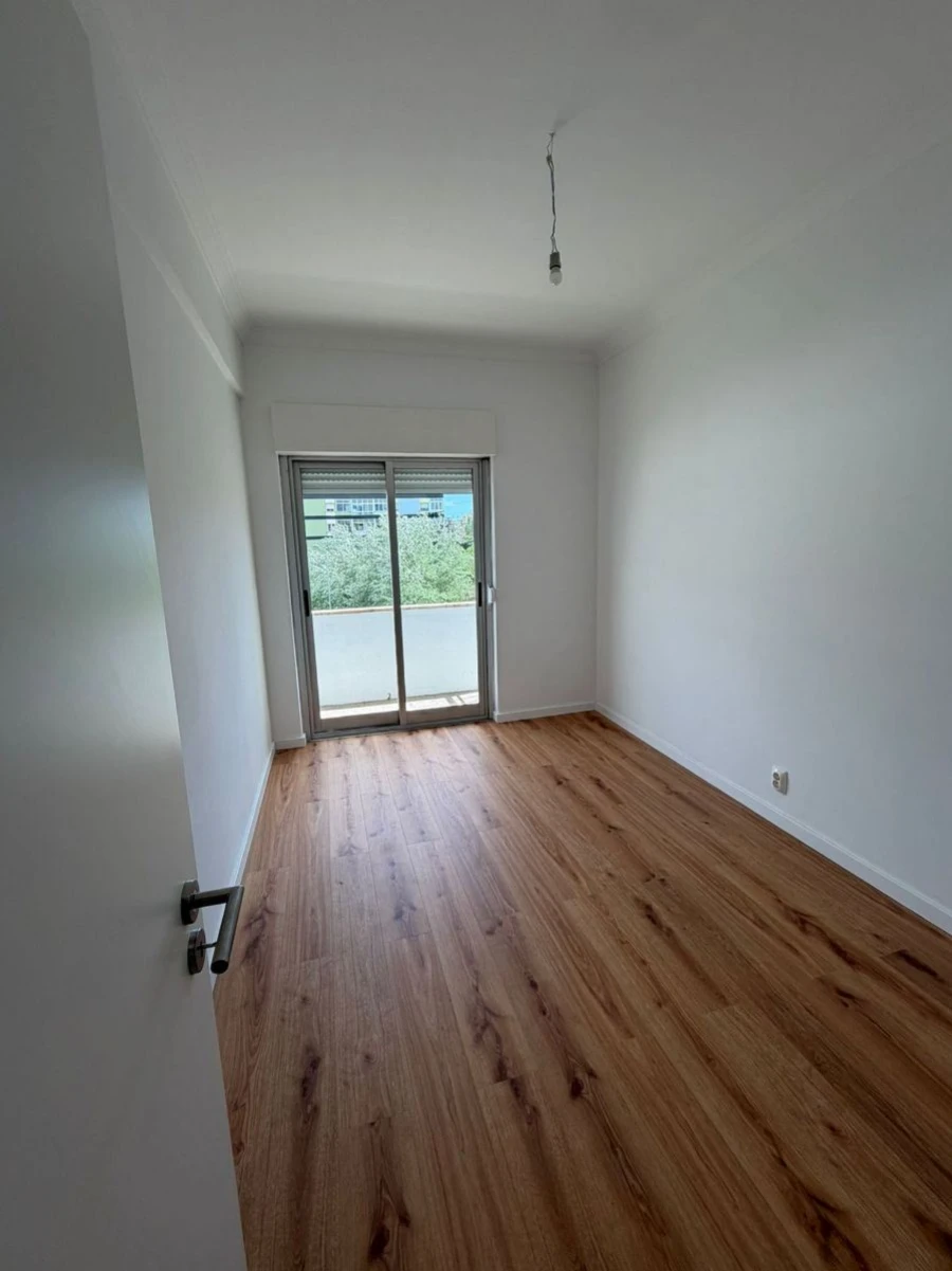 Apartamento T2 para Arrendamento em Agualva e Mira-Sintra Foto 7