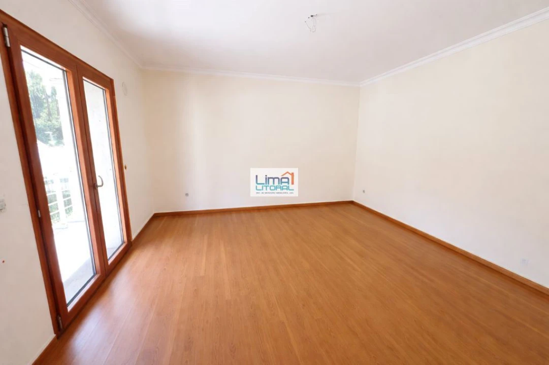 Moradia T5 para Venda em Porto de Mós - São João Baptista e São Pedro Foto 9