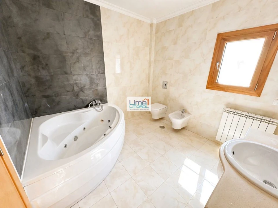 Moradia T5 para Venda em Porto de Mós - São João Baptista e São Pedro Foto 16