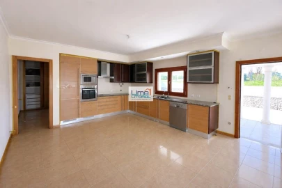 Moradia T5 para Venda em Porto de Mós - São João Baptista e São Pedro