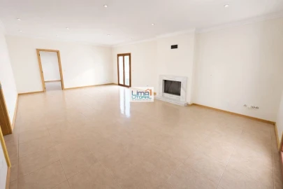 Moradia T5 para Venda em Porto de Mós - São João Baptista e São Pedro