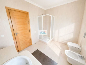 Moradia T5 para Venda em Porto de Mós - São João Baptista e São Pedro