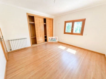 Moradia T5 para Venda em Porto de Mós - São João Baptista e São Pedro