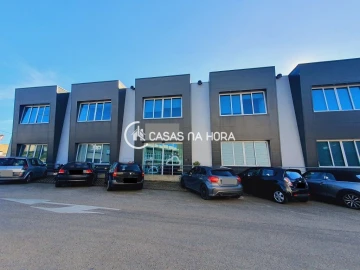 Escritório para Arrendamento em Rio de Mouro