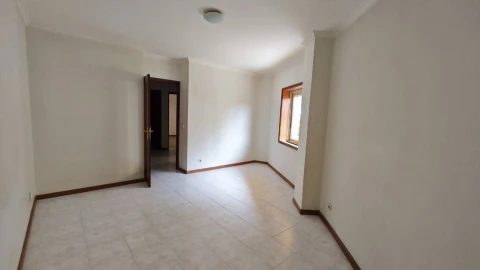 Apartamento T1 para Arrendamento em Santa Marinha e São Pedro da Afurada