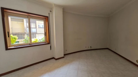 Apartamento T1 para Arrendamento em Santa Marinha e São Pedro da Afurada