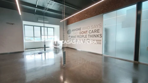 Escritório para Arrendamento em Rio de Mouro