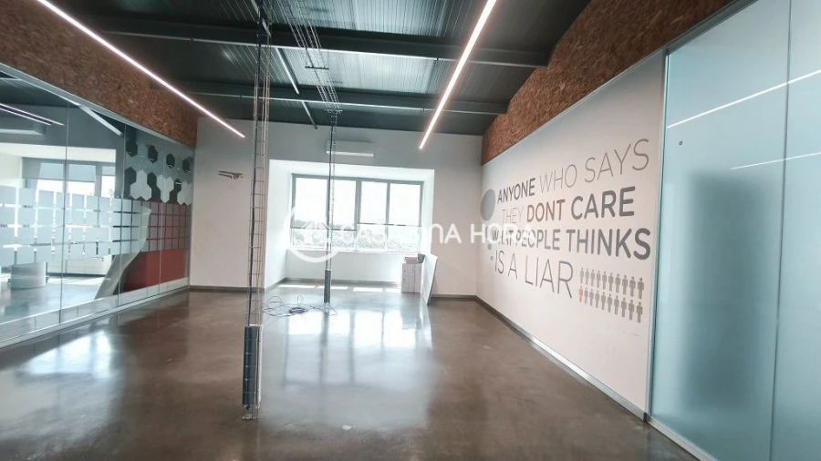 Escritório para Arrendamento em Rio de Mouro