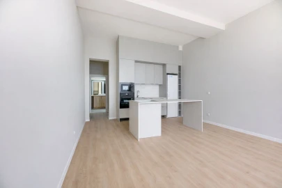 Apartamento T0 para Venda em Carcavelos e Parede