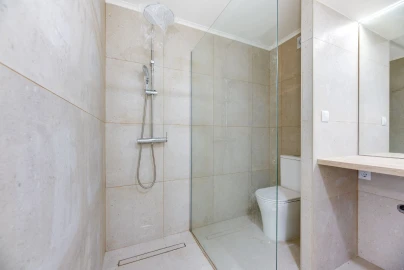 Apartamento T0 para Venda em Carcavelos e Parede