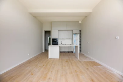 Apartamento T0 para Venda em Carcavelos e Parede