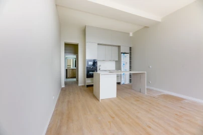 Apartamento T0 para Venda em Carcavelos e Parede