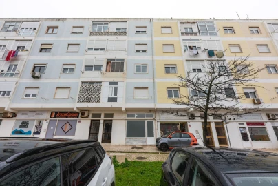 Apartamento T0 para Venda em Carcavelos e Parede