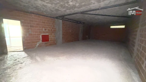 Loja para Venda em Camarate, Unhos e Apelação