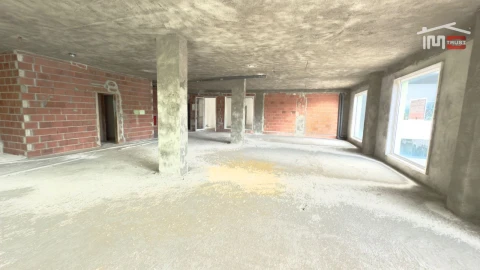 Loja para Venda em Camarate, Unhos e Apelação