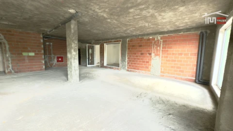 Loja para Venda em Camarate, Unhos e Apelação