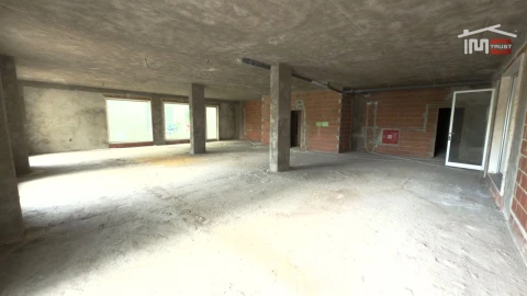 Loja para Venda em Camarate, Unhos e Apelação