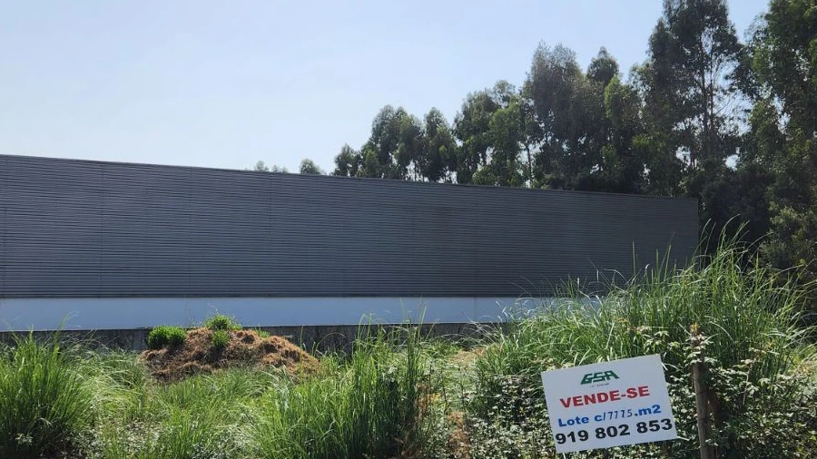 Terreno Comércio / Armazém para Venda em Cidade da Maia