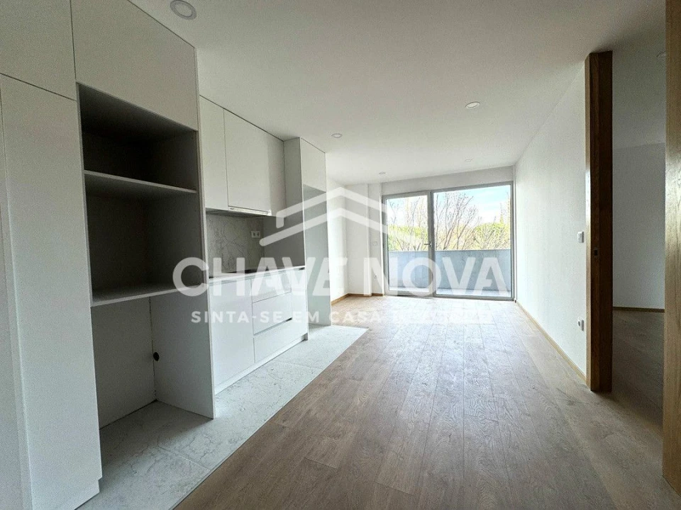 Apartamento T1 para Arrendamento em Ramalde Foto 2