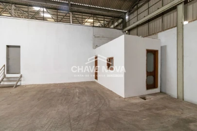 Armazém para Venda em Santa Maria de Lamas