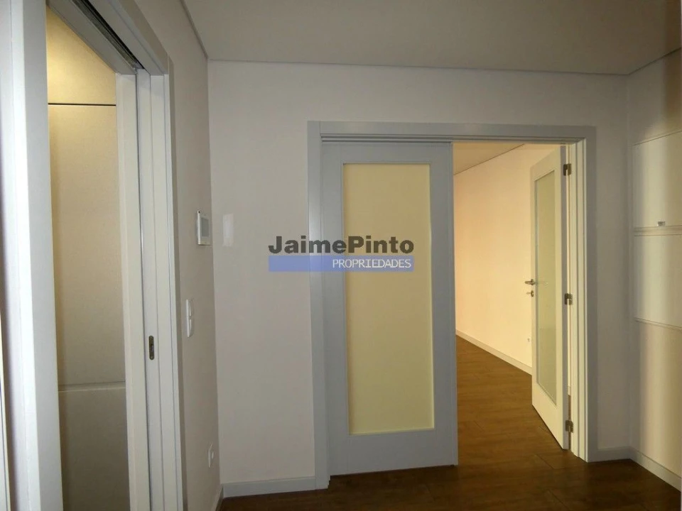 Apartamento T2 para Venda em Lordelo do Ouro e Massarelos Foto 2