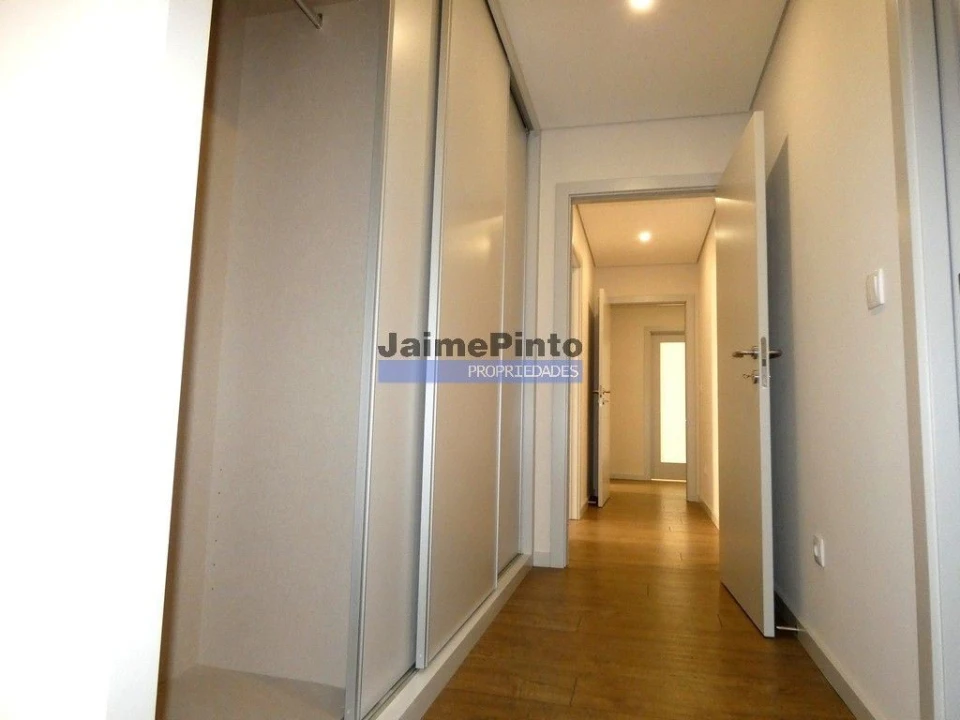 Apartamento T2 para Venda em Lordelo do Ouro e Massarelos Foto 3