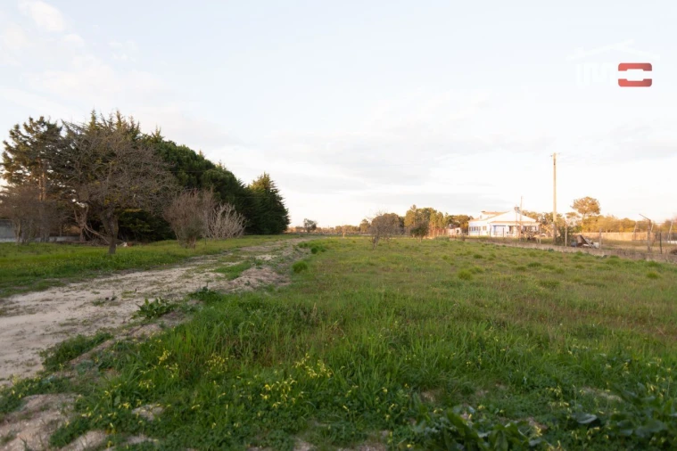 Terreno Misto para Venda em Vale de Santarem Foto 15