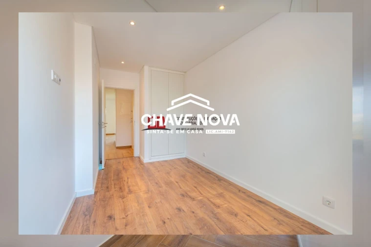 Apartamento T3 para Venda em Portimão Foto 8