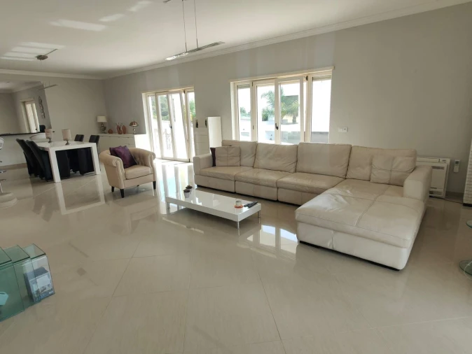 Moradia T4 para Venda em Albufeira e Olhos de Água Foto 2