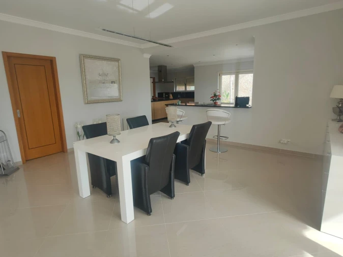 Moradia T4 para Venda em Albufeira e Olhos de Água Foto 10