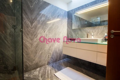 Moradia T5 para Venda em O. Azeméis, Riba-Ul, Ul, Macinhata Seixa, Madail