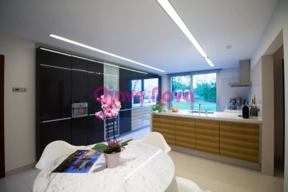 Moradia T5 para Venda em O. Azeméis, Riba-Ul, Ul, Macinhata Seixa, Madail