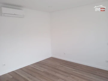 Moradia T4 para Venda em Azeitão (São Lourenço e São Simão)