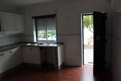 Moradia T3 para Venda em Santo Antonio das Areias