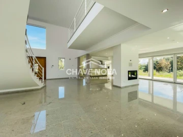 Moradia T5 para Venda em São Cipriano e Vil de Souto