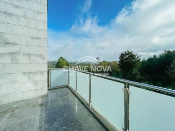 Moradia T5 para Venda em São Cipriano e Vil de Souto