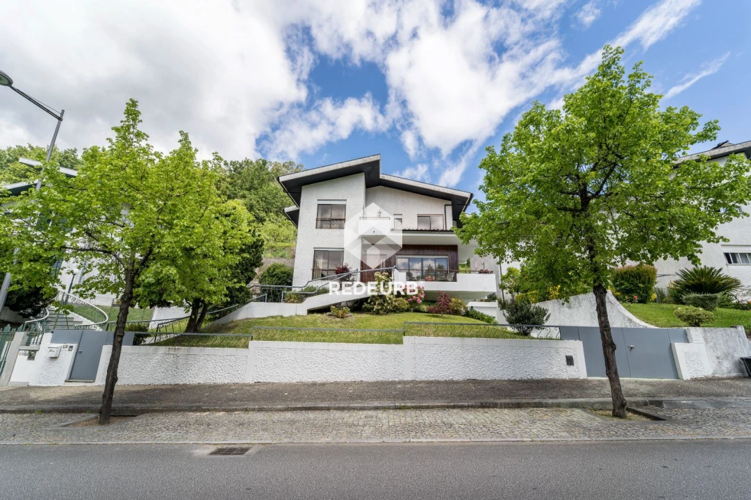 Moradia T4 para Venda em Caldelas, Sequeiros e Paranhos Foto 1