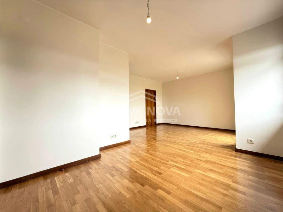 Apartamento T2 para Venda em Paranhos Foto 8
