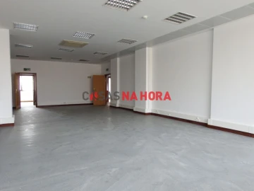 Escritório para Arrendamento em Ajuda