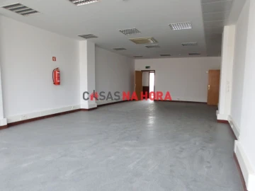 Escritório para Arrendamento em Ajuda