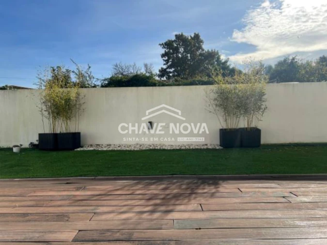 Moradia T4 para Venda em Santo Antonio da Charneca Foto 4