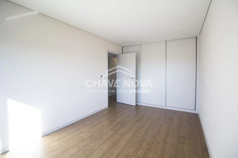 Apartamento T3 para Venda em Cedofeita, Santo Ildefonso, Sé, Miragaia, São Nicolau e Vitória Foto 3