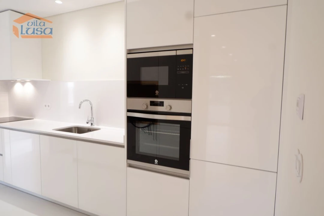 Apartamento T3 para Venda em Lordelo do Ouro e Massarelos Foto 1