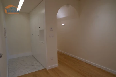 Apartamento T3 para Venda em Lordelo do Ouro e Massarelos