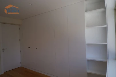 Apartamento T3 para Venda em Lordelo do Ouro e Massarelos