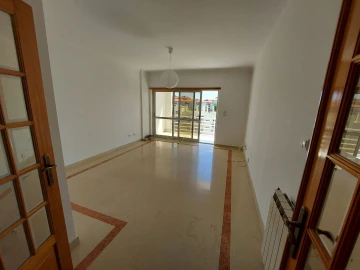 Apartamento T2 para Arrendamento em Oeiras e São Julião da Barra, Paço de Arcos e Caxias