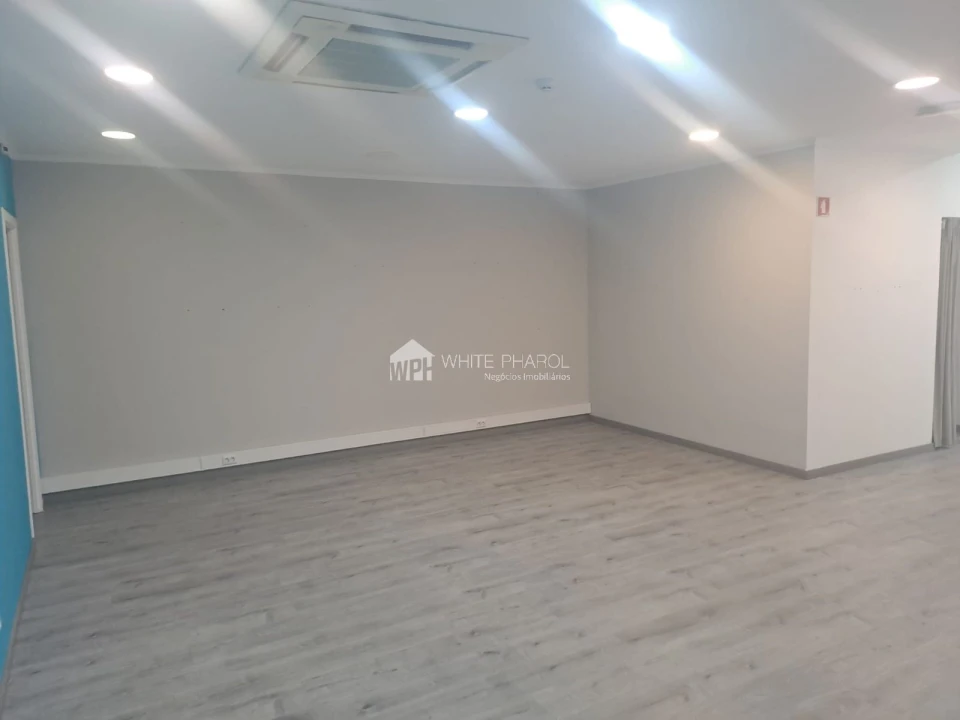 Loja para Venda em Areeiro Foto 21