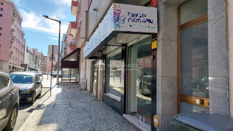 Loja para Venda em Areeiro