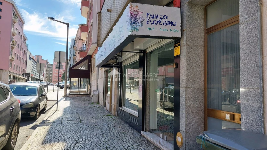 Loja para Venda em Areeiro