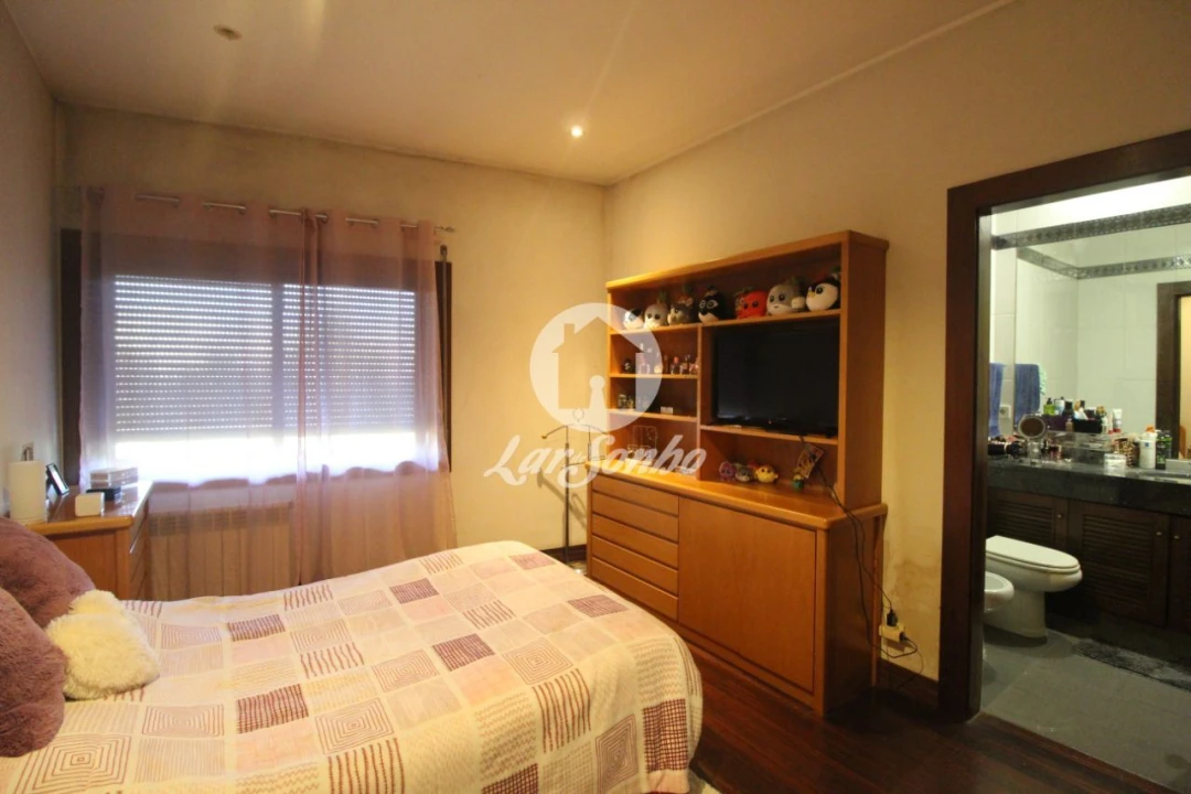 Moradia T5 para Venda em Fânzeres e São Pedro da Cova Foto 22